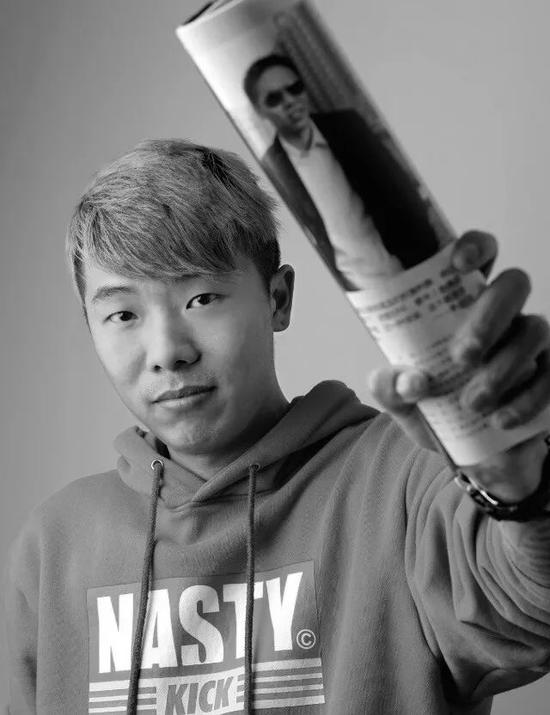 1983�������é٩٩���������롢��־���͸�ȼһ·���ϡ��й���ҵ�ҡ���־���档2018��1�£�34���é٩٩�ڼ�����ɱ�����գ���Ӣ��