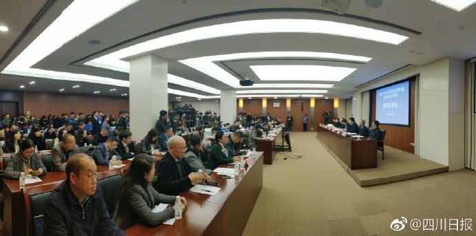 �ɶ�����ʵ��ѧУʳ�ù������ⷢ���᣺У���ѱ���Ƹ