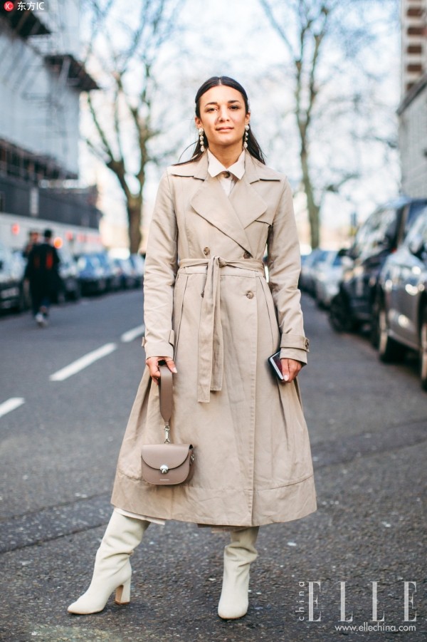 ����Ů���ı�־���߼�����ɫ���