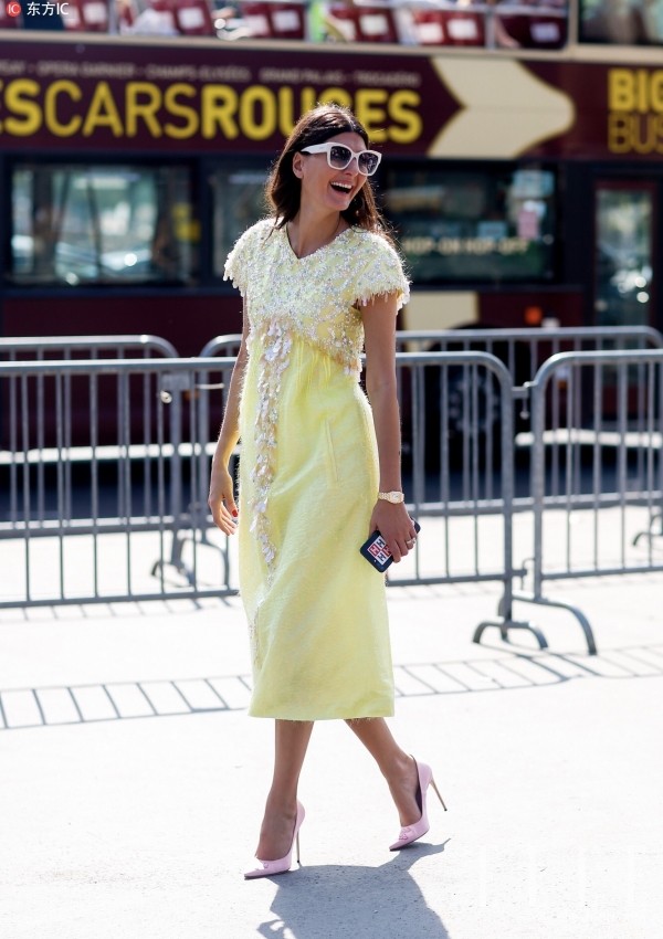 ���갵������ʾ�����԰��·��Ƕ��ɫ